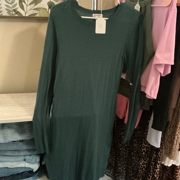 #16 MERONA SWEATER DRESS - Picture 1 of 1